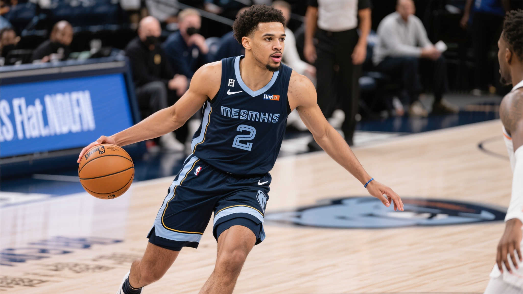 网友热议:东契奇杜兰特仅值2个首轮,贝恩却值4个首轮 相反,从侧翼突出的德斯蒙德·贝恩虽然是一颗冉冉升起